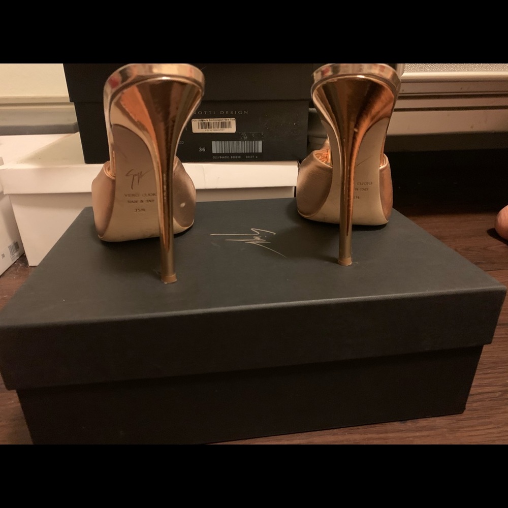 Giuseppe zanotti heel 35.5 never worn